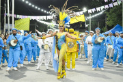 Multitudes y fiesta en el carnaval