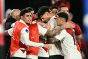 River goleó y bajó la tensión en el Monumental